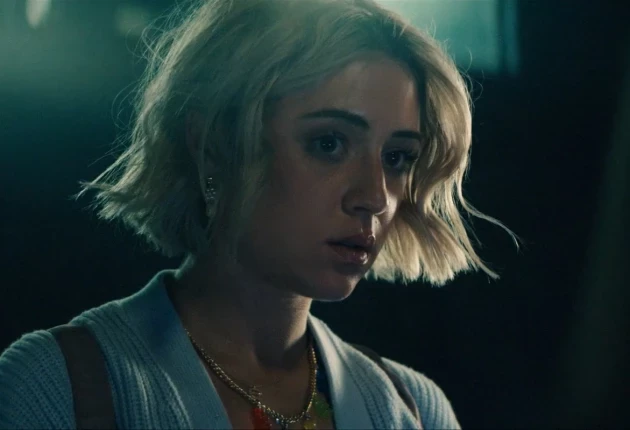 Момент из сериала «Поколение Ви» 1 сезона 2 серии